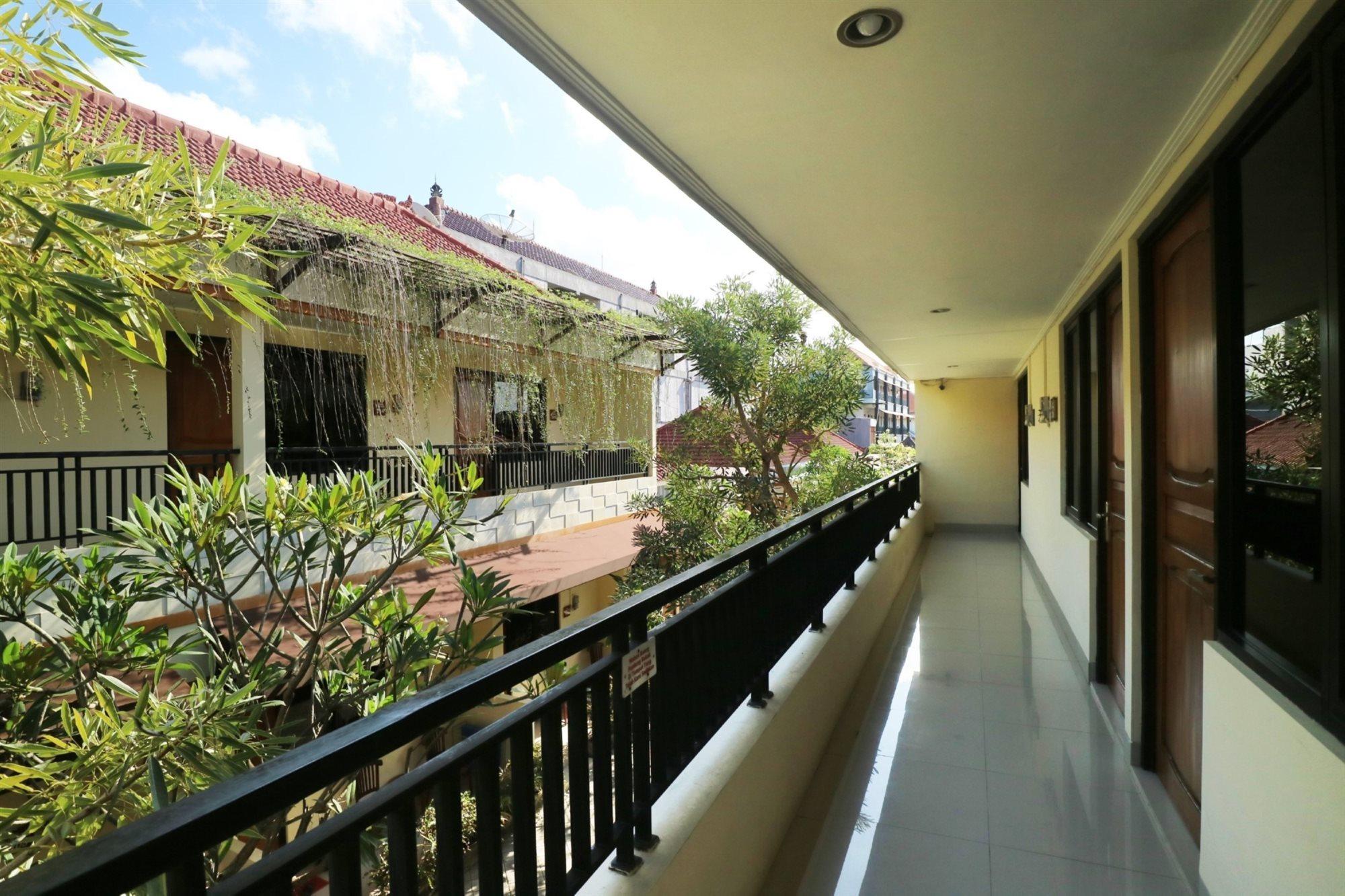 Hotel Dee Mansion Denpasar Exterior foto