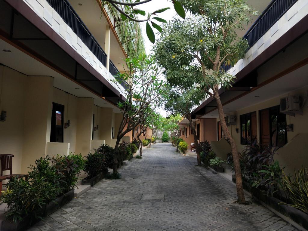 Hotel Dee Mansion Denpasar Exterior foto