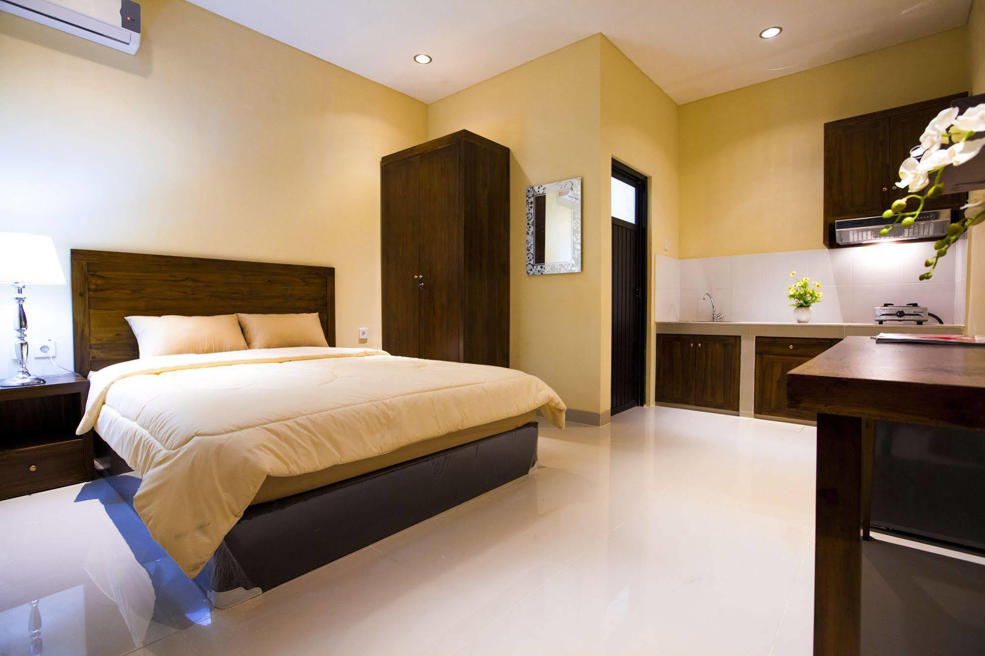 Hotel Dee Mansion Denpasar Exterior foto