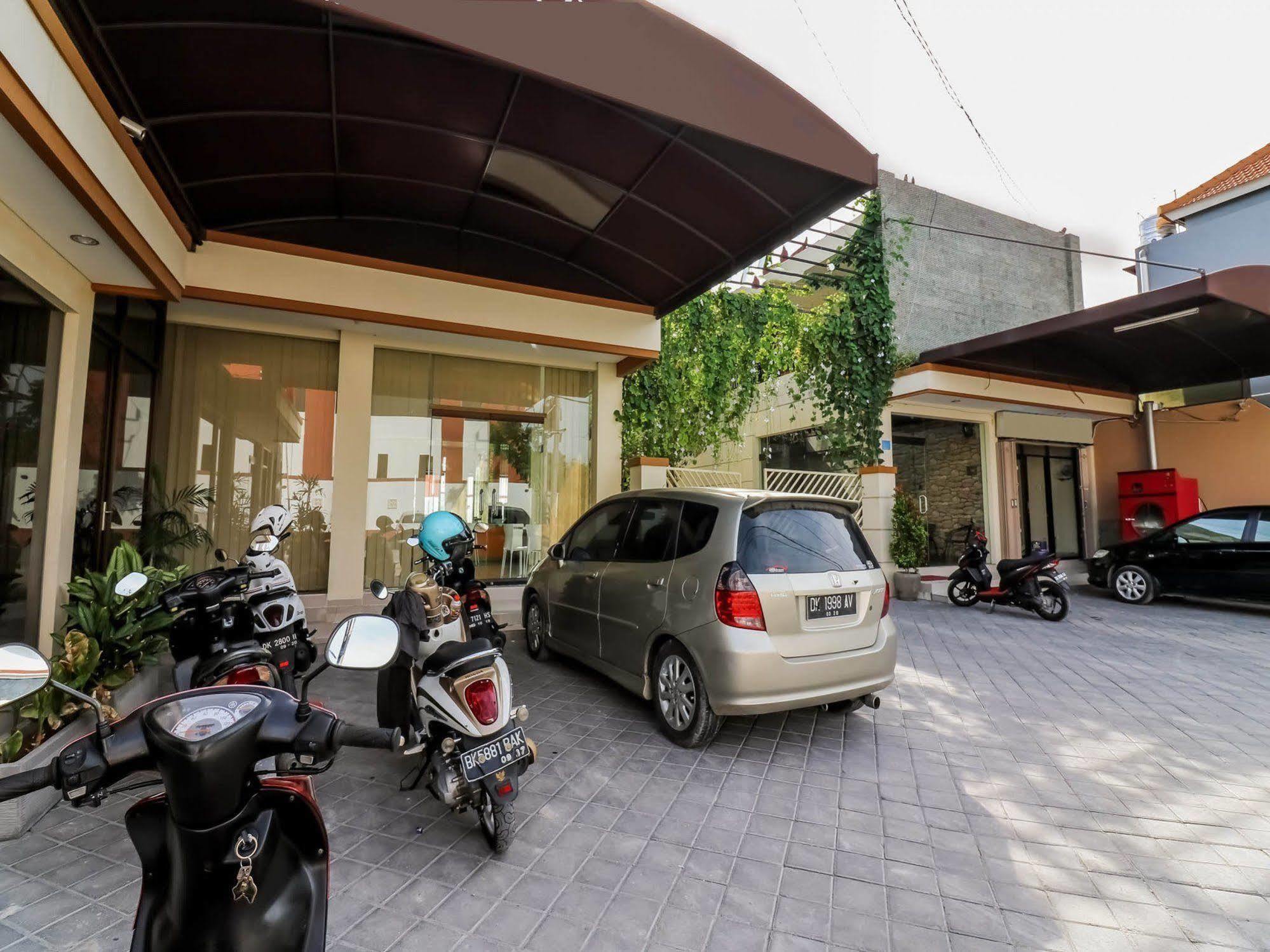 Hotel Dee Mansion Denpasar Exterior foto